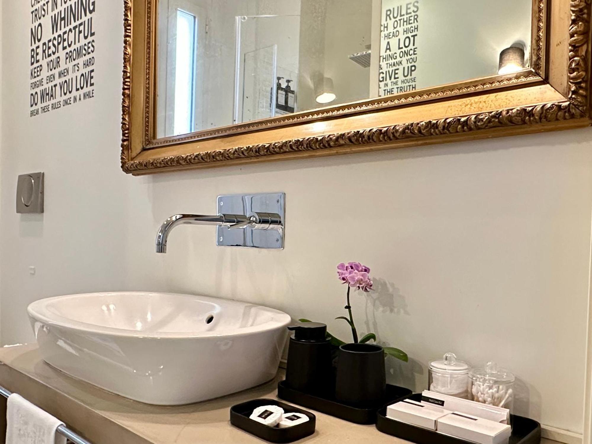 Lily Pads -Elegant Apartment- In The City Center Milano Eksteriør billede