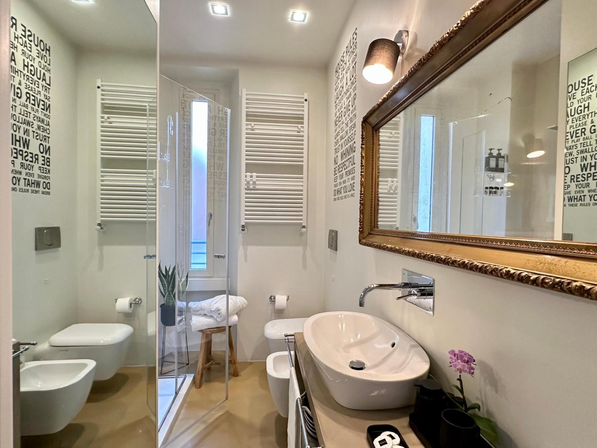 Lily Pads -Elegant Apartment- In The City Center Milano Eksteriør billede